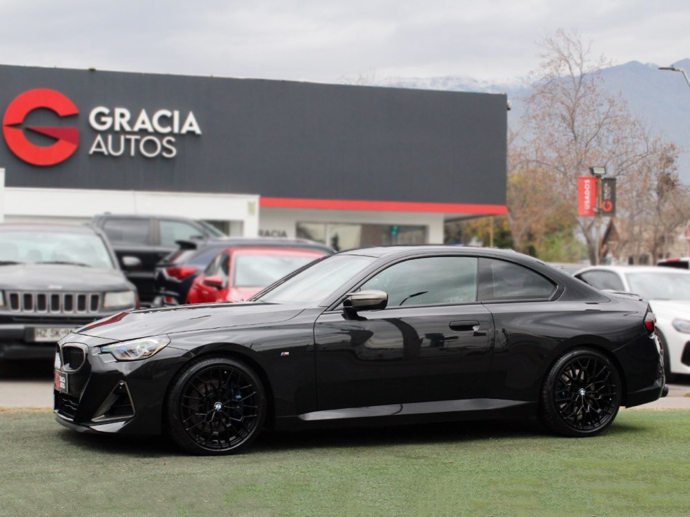 Local de Gracia Autos con un BMW M240i